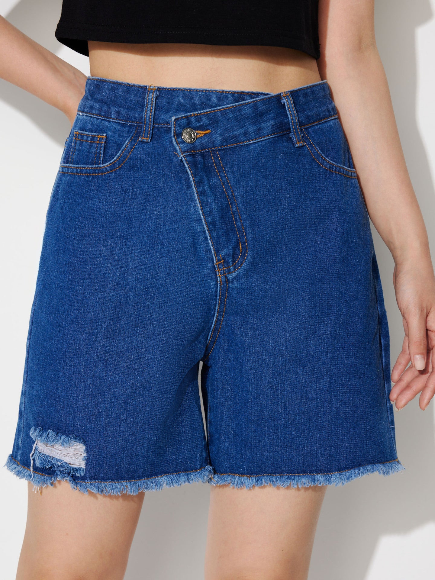 Shorts vaqueros con pernera recta y dobladillo sin rematar