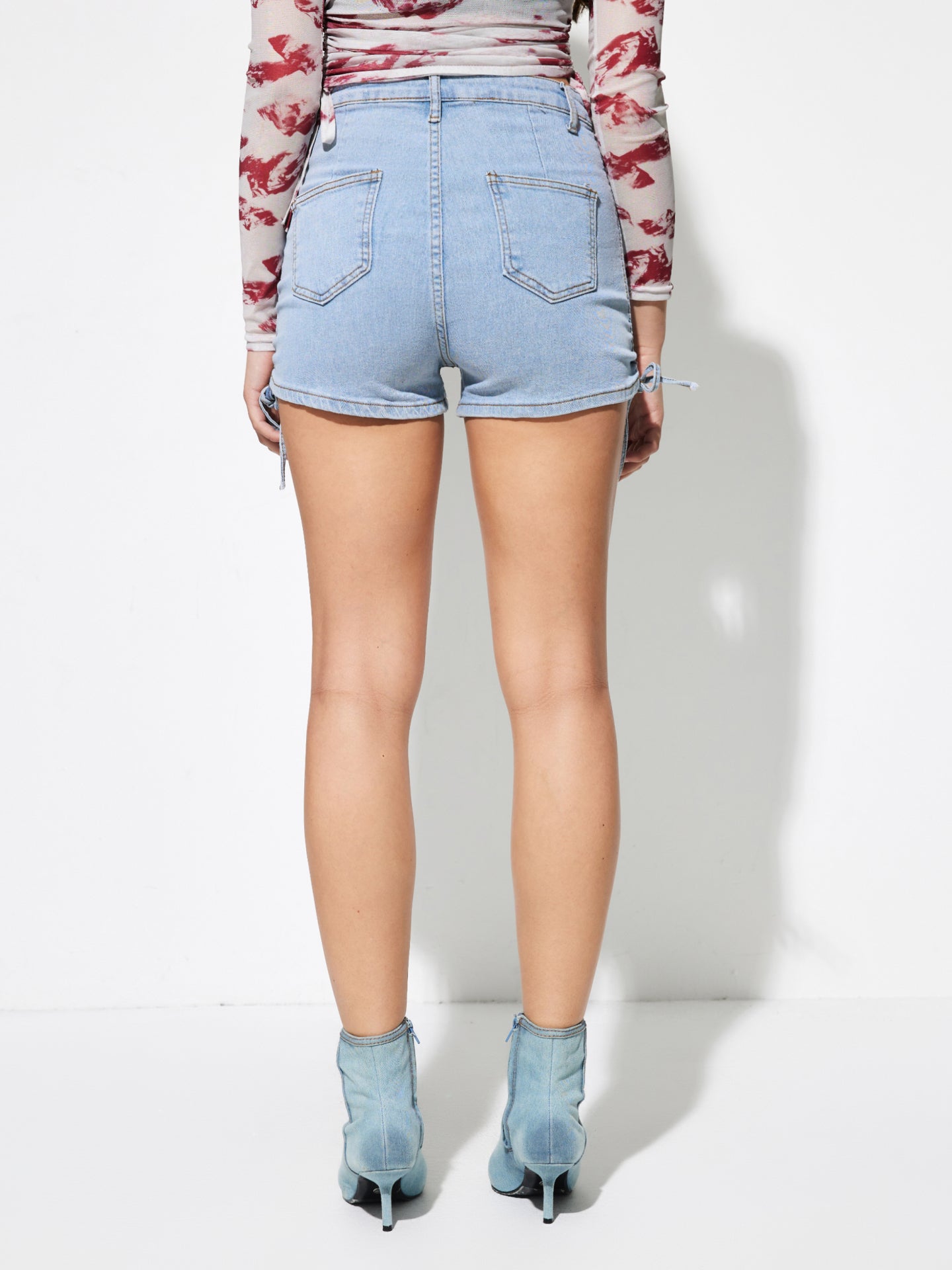 Shorts vaqueros con pernera recta y cordones