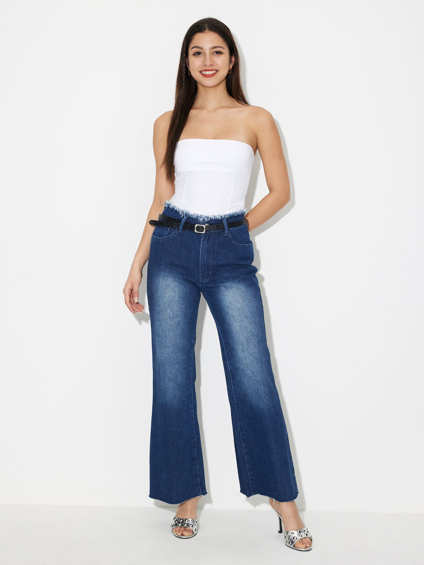 Jeans con pernera acampanada y cintura regular