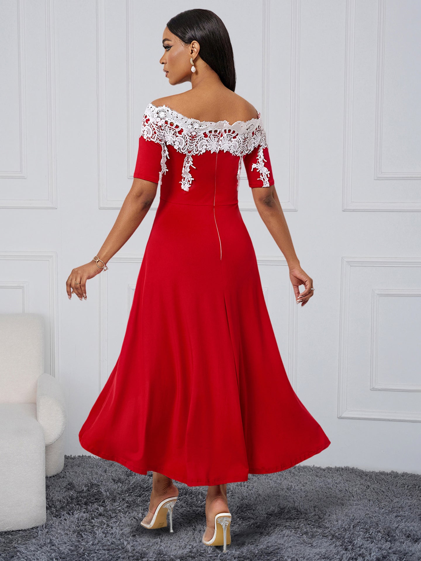 Vestido evasé con ribete de encaje