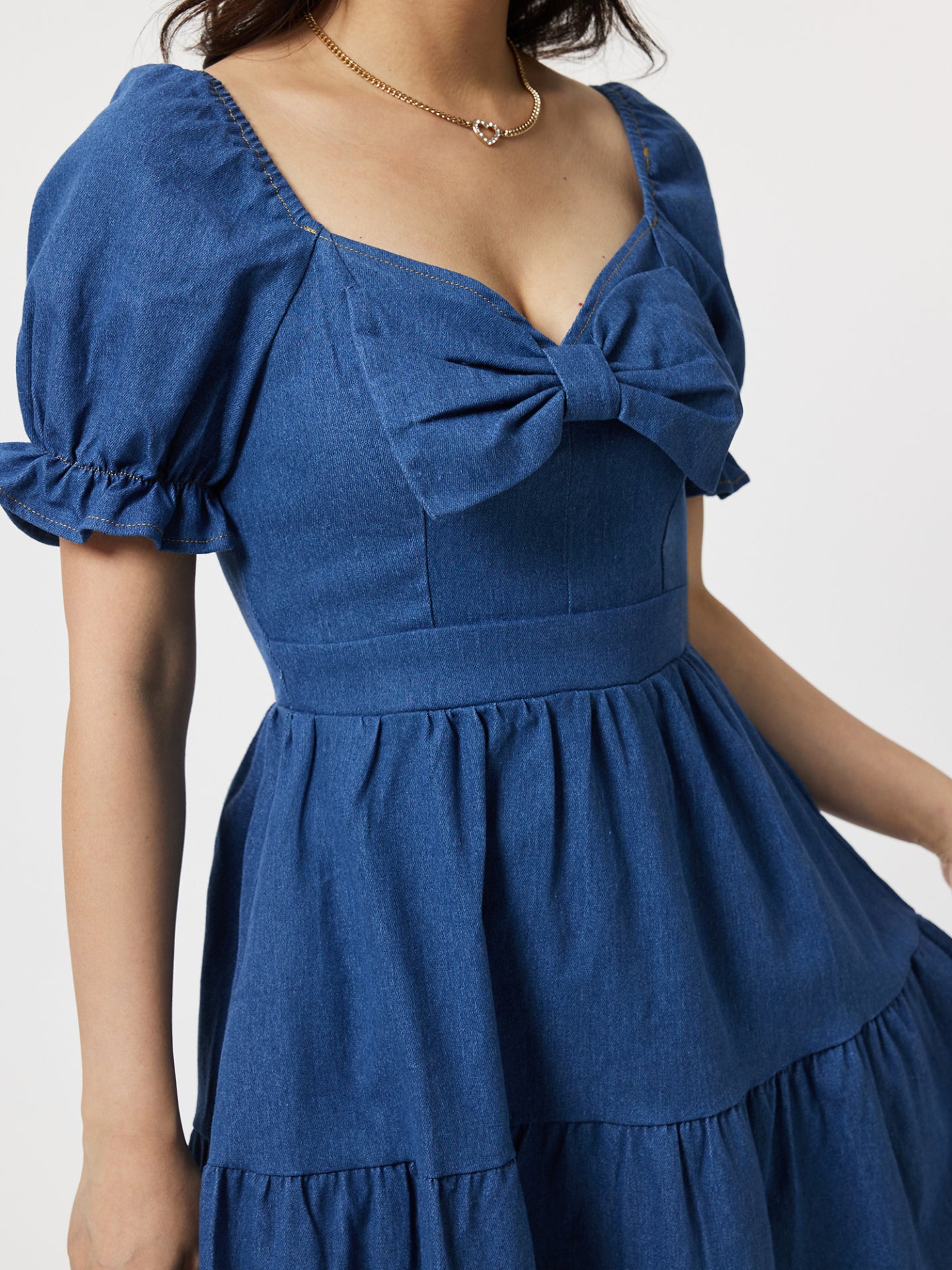 Vestido tubo denim con volantes