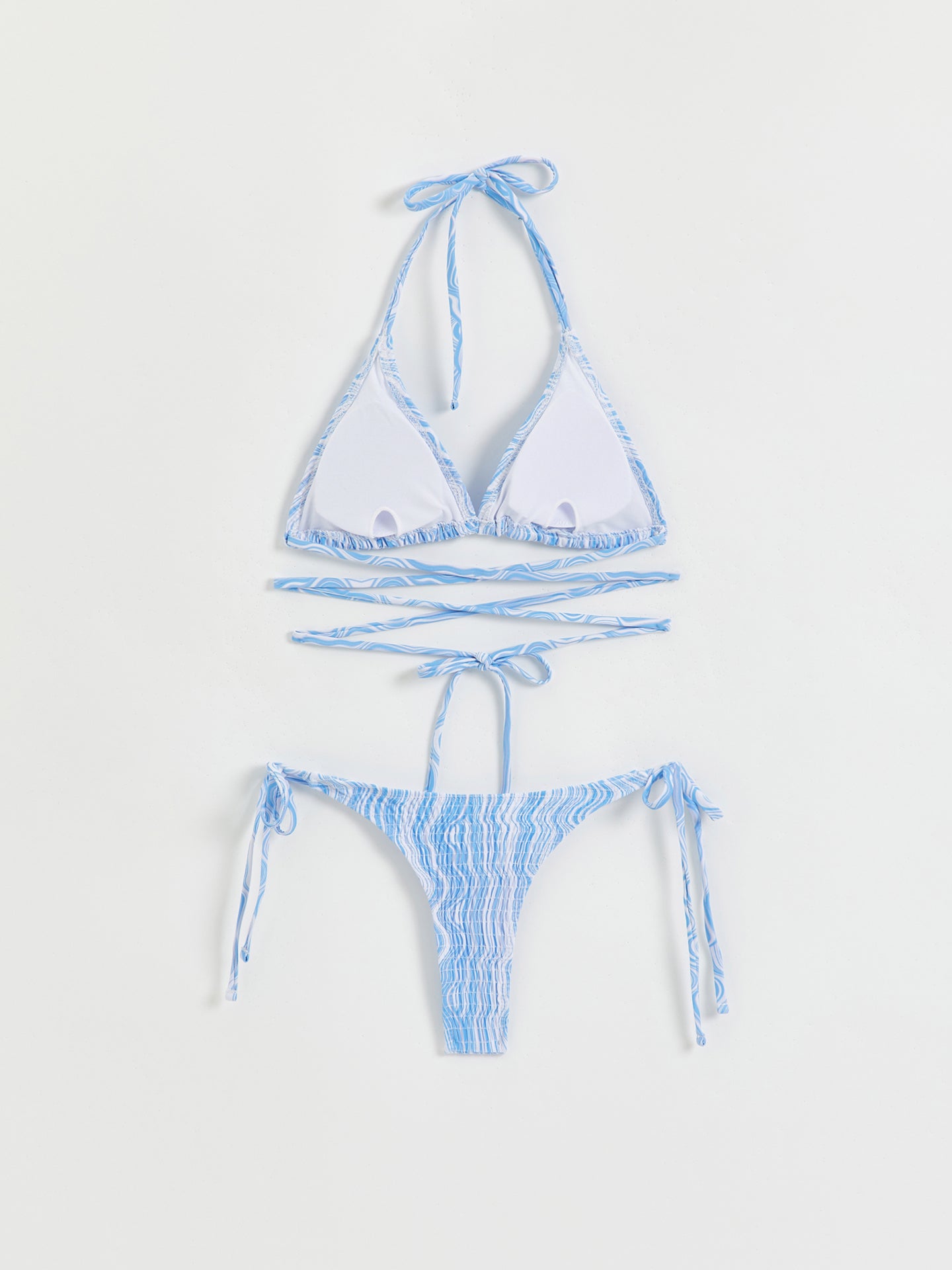 Conjunto de bikini a rayas con tirantes atados