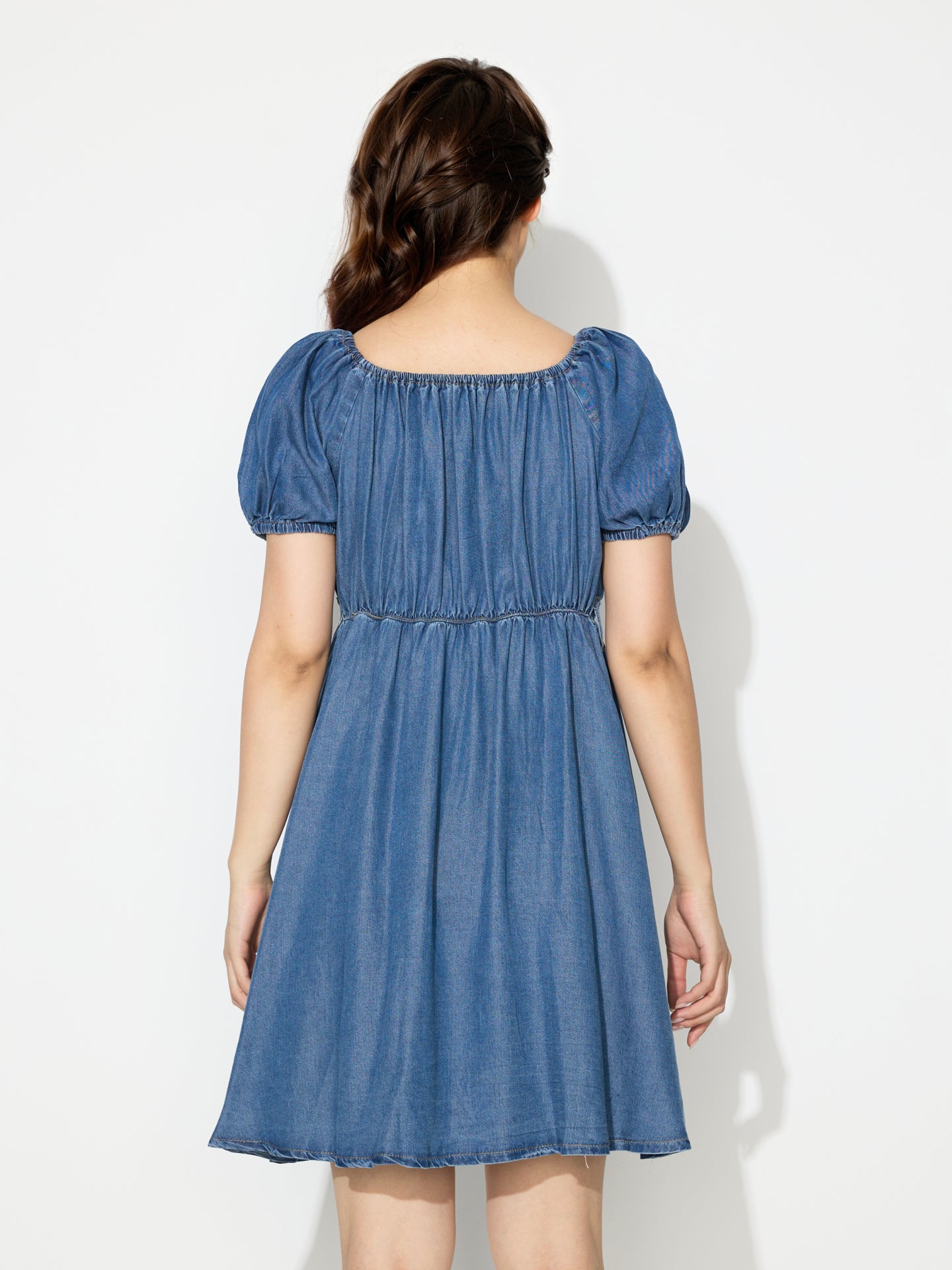 Vestido tubo denim drapeado