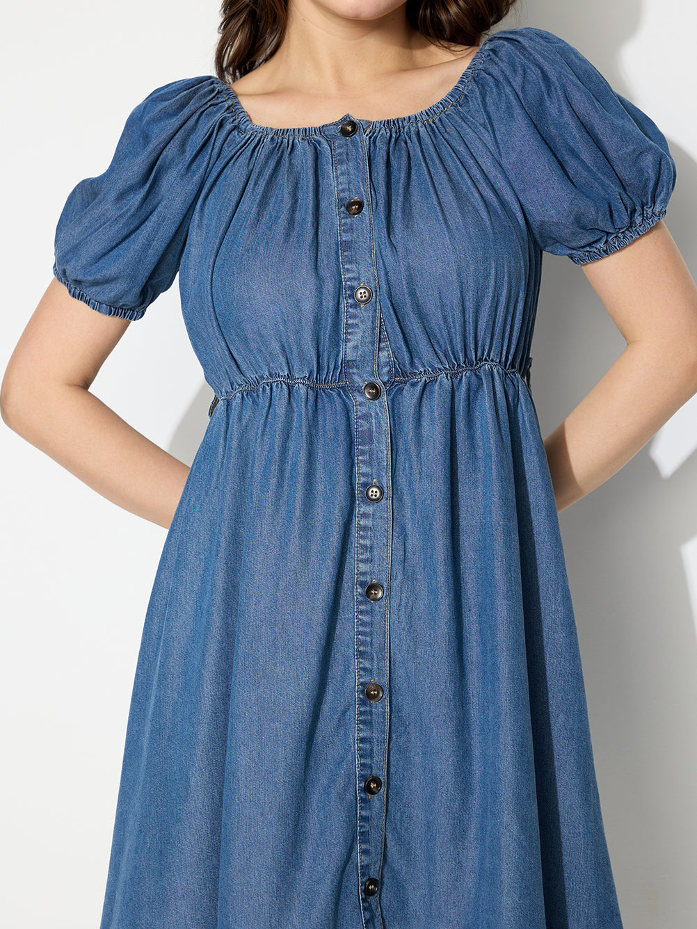 Vestido tubo denim drapeado