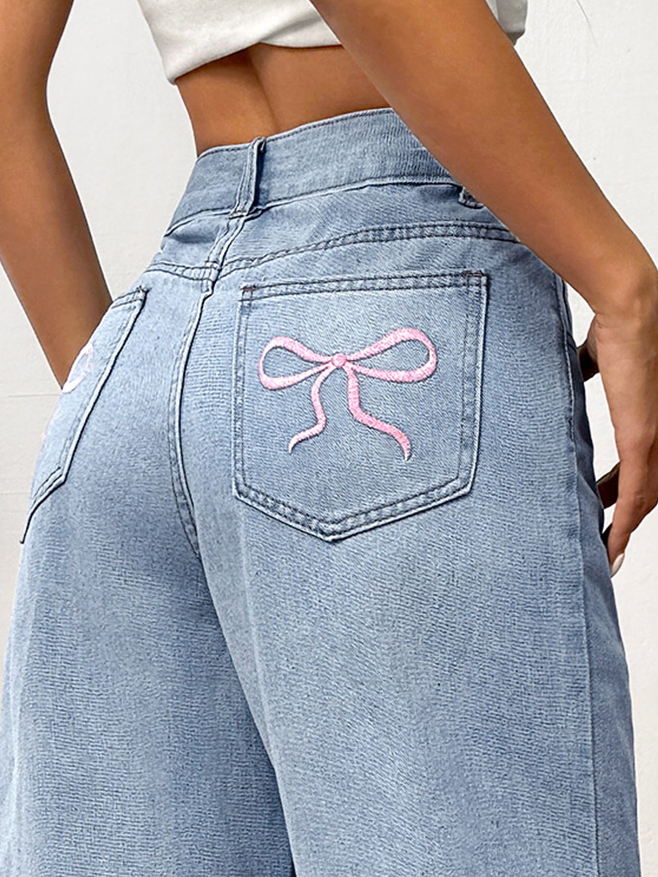 Jeans anchos con lazo