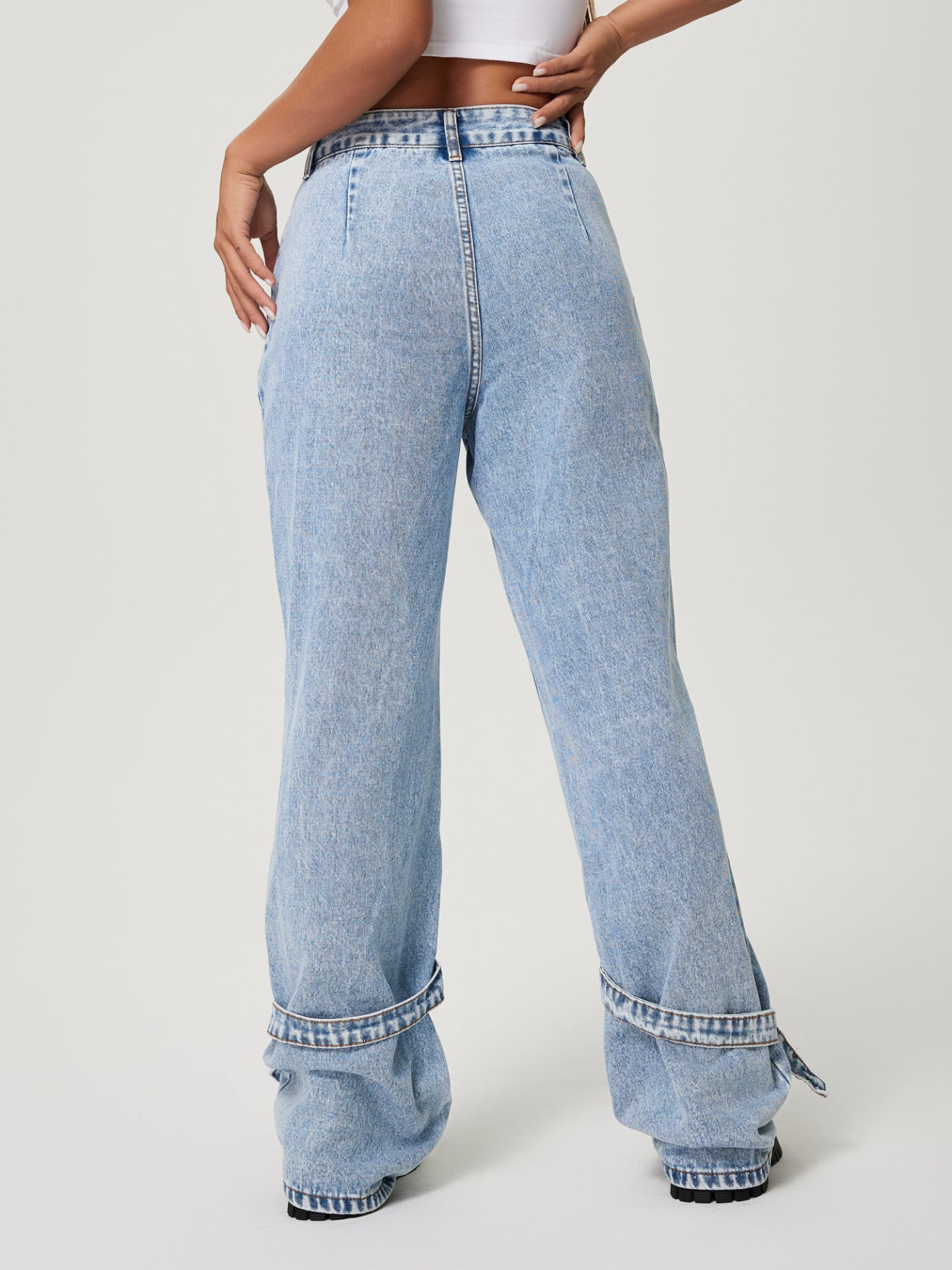 Jeans rectos con hebilla