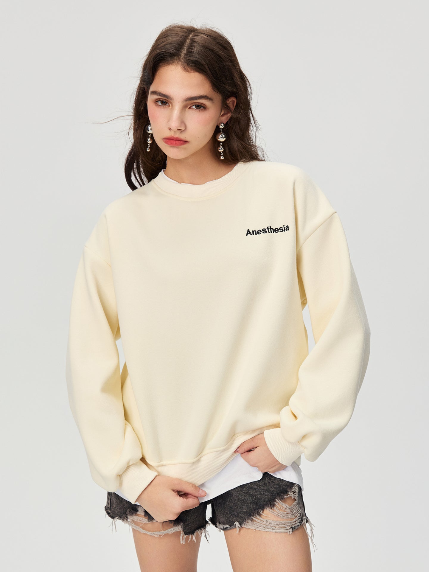 Sudadera con capucha bordada