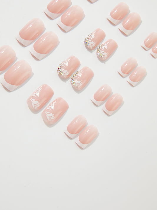 Prensa cuadrada con estampado floral en las uñas