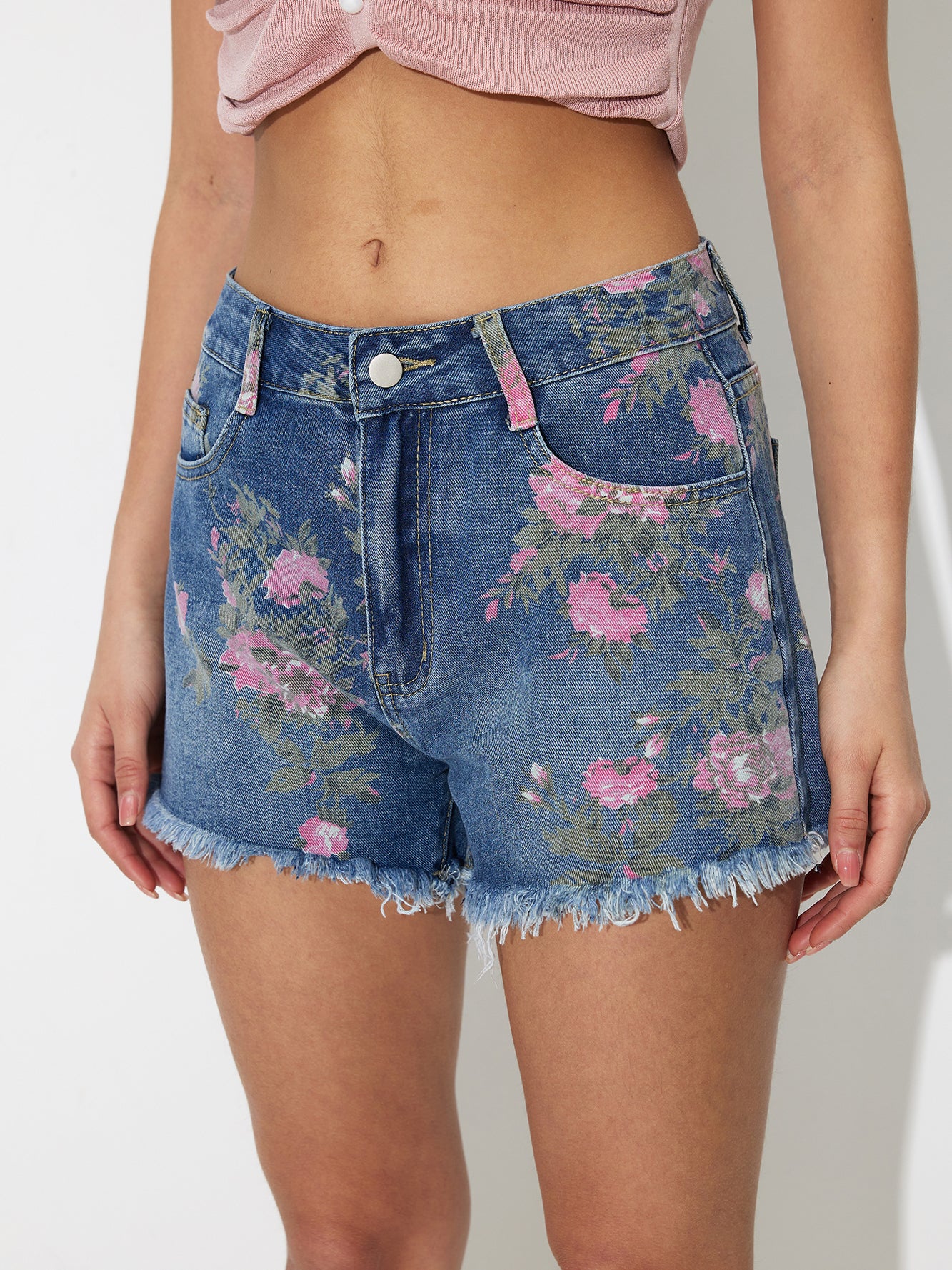 Shorts vaqueros estampados con dobladillo deshilachado